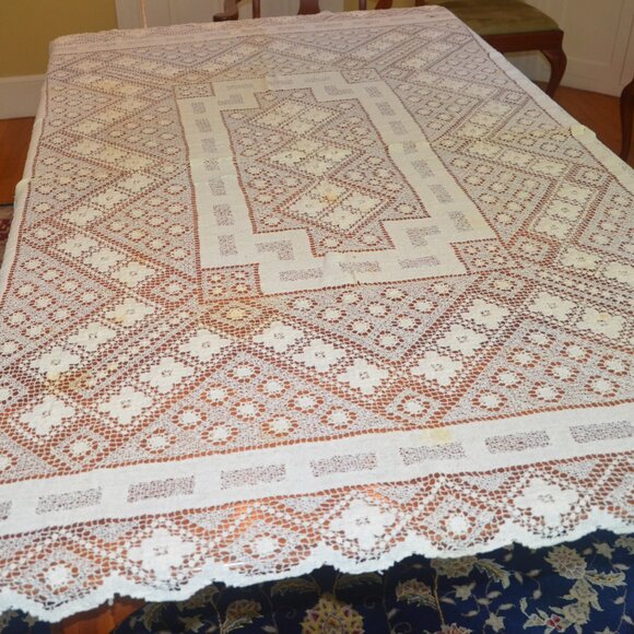 Cream colored Crochet TableCloth 60" x 78" - Picture 3 of 15